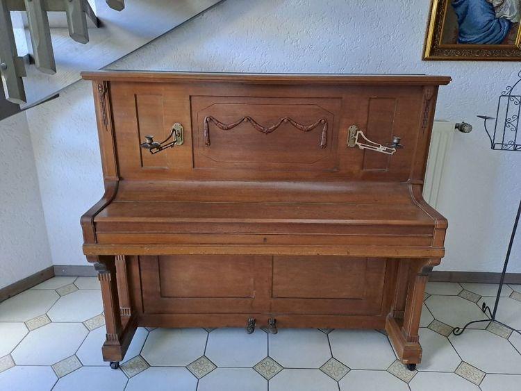 Bild: Altes Kneipenklavier