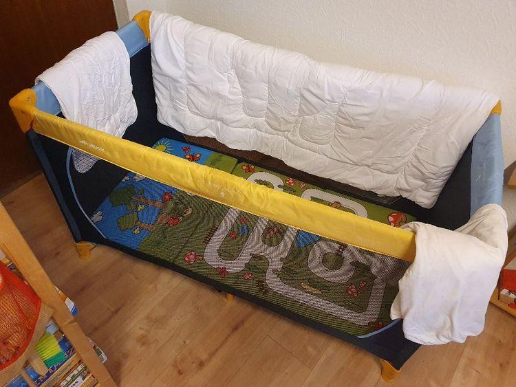 Bild: Zu verschenken: Baby/Kleinkind Reisebettchen mit Zubehör.
