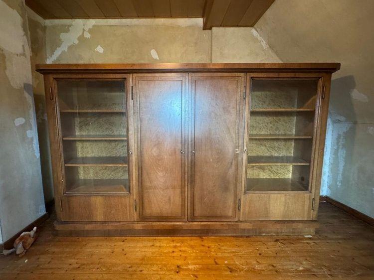 Bild: Holzvitrine