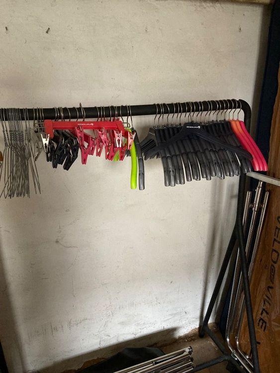 Bild: Kleider- und Hosenbügel